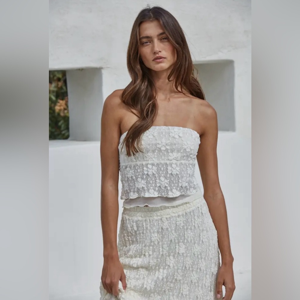 🆕🤍WHITE LACE TUBE TOP